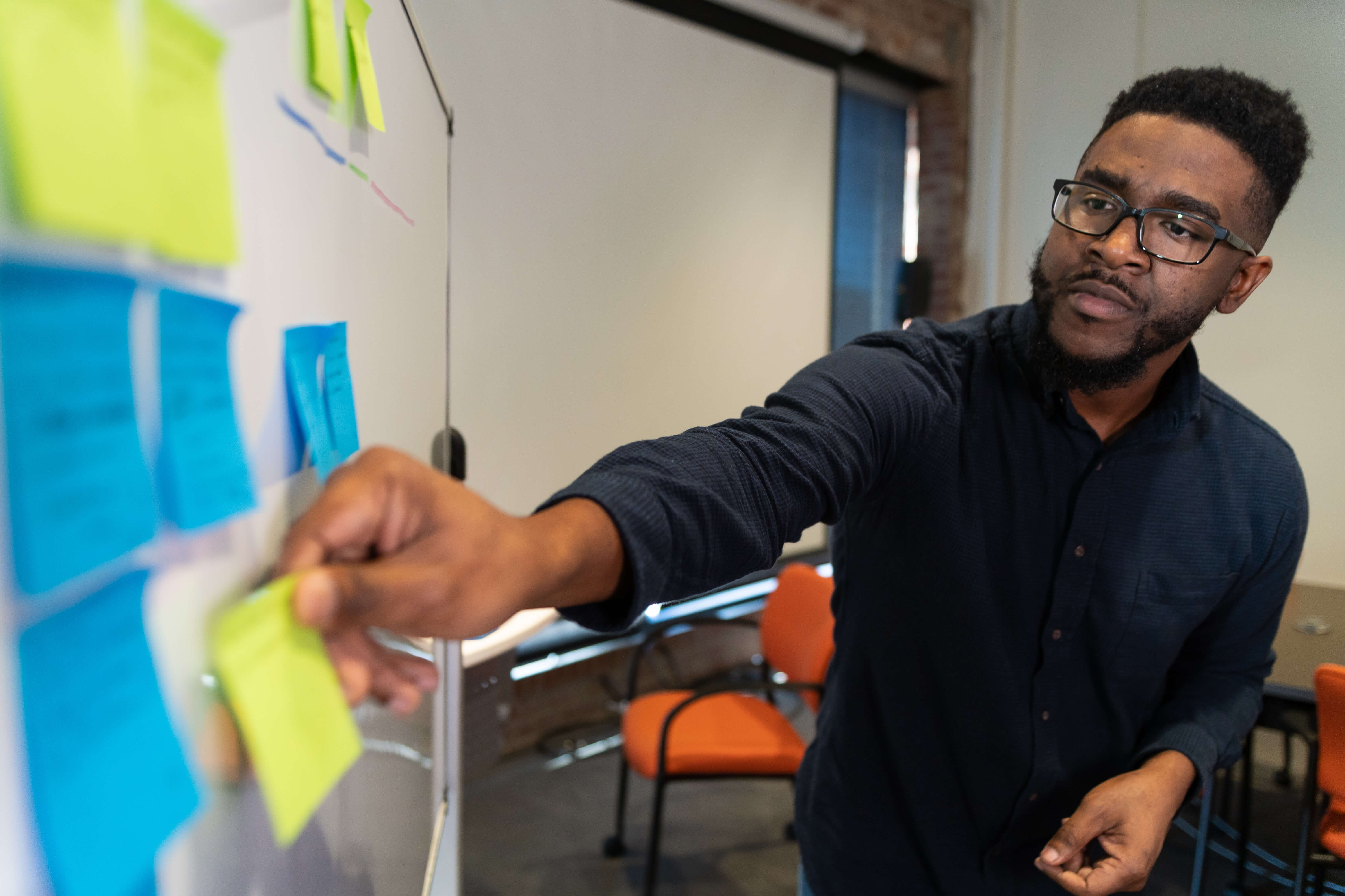 components/QA_expert_putting_note_on_whiteboard.jpg