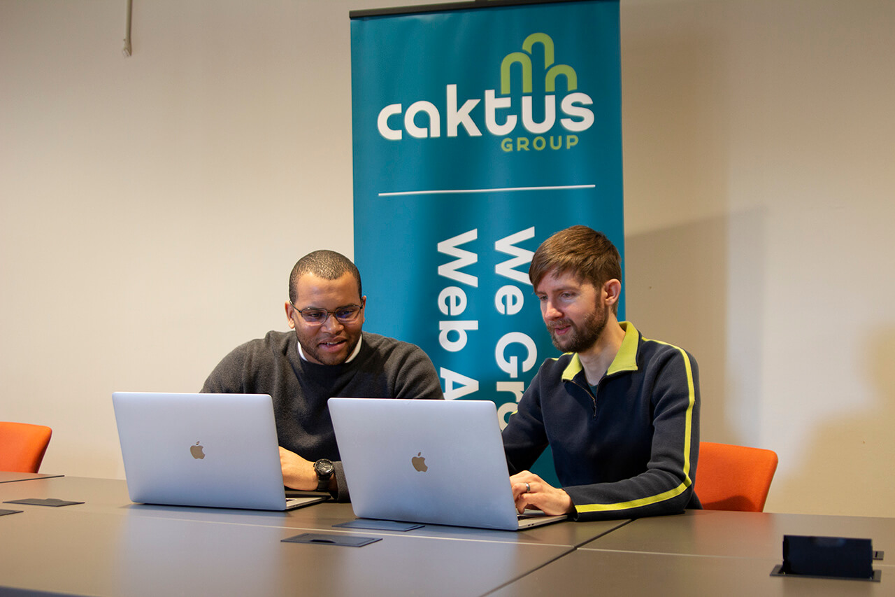components/Two_developers_working_together.jpg